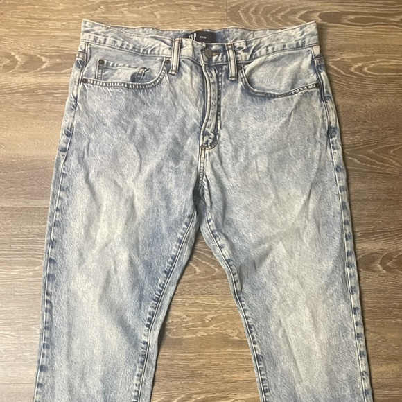 GAP 32 x 30 light blue acid wash slim jeans - Picture 2 of 6